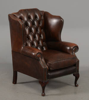 Øreklapstol med læder, Chesterfieldform, 20. årh. 