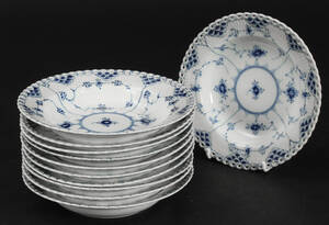 Royal Copenhagen. Musselmalet Helblonde dybe frokosttallerkener af porcelæn fra nr. 11170 11
