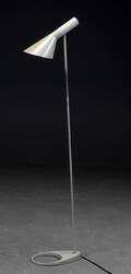 Arne Jacobsen 1901-1972. AJ standerlampe