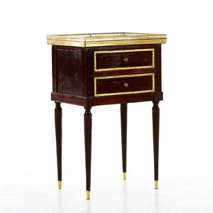 Nattduksbord i gustaviansk stil 