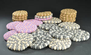 Håndlavet DOT bordskåner i uld 25