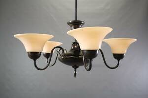 Taklampa i glas och metall