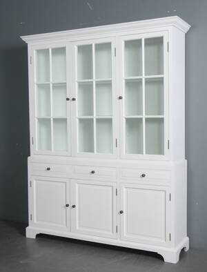 Vitrineskab, to-delt. Hvid bemalet. 2