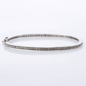 Armring 18 k vitguld diamanter