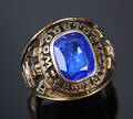 Woodstock Academy 1972 retroring af 10 kt. guld med syntetisk safir
