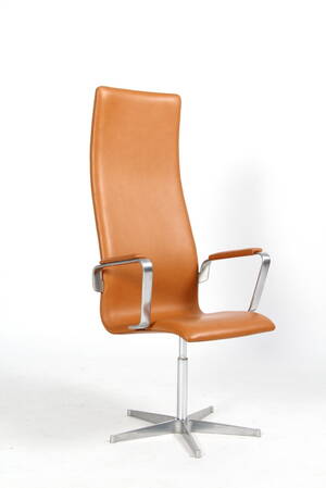 Arne Jacobsen Oxford højrygget stol, cognacfarvet læder Denne vare er sat til omsalg under nyt varenummer 4787535