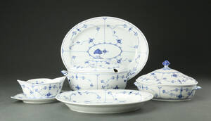 Musselmalet riflet porcelæn Royal Copenhagen bl. andet terrin 5 dele 5