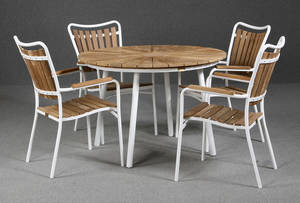 Daneline Havemøbler. Rundt havebord samt fire armstole, teak 5