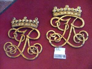 Monogram, 2 st. förgyllt järn