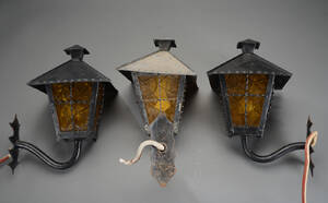 Tre væglamper af jern. 4