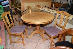 Matbord med 4 st stolar