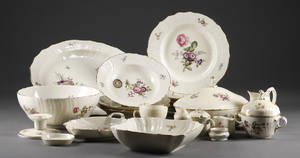 Frijsenborg service af porcelæn. Kgl.P. 130