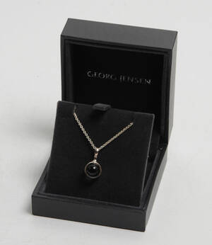 Georg Jensen halskæde med Sphere vedhæng prydet med røgquartz