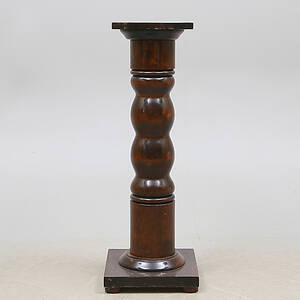 PIEDESTAL, 1900-tal första hälft.