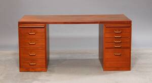 Skrivebord af teaktræ m. skuffer
