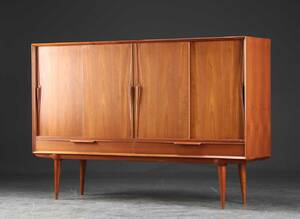 Omann Jun. Skænk af teaktræ