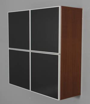 Model Mistral. Væghængt skab med fire låger. Valnød