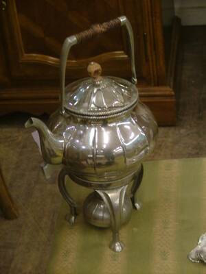 Tekanna, med brännare i ställning 