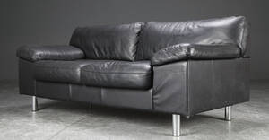 Dansk møbelproducent. 2½-pers. sofa, sort læder