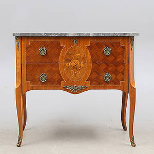 BYRÅ med marmorskiva, gustaviansk stil, 1900-tal.