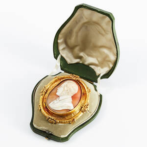 Brosch 18 k guld kamé