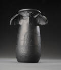 L. Hjorth. Vase af sort terracotta.