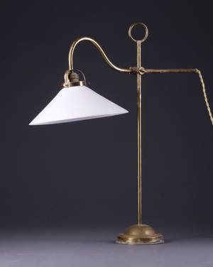 Bordlampe med glasskærm 1900 - tallets første halvdel.