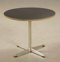 Arne Jacobsen. Cirkulært sofabord 1968