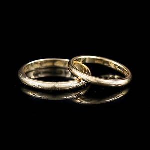 RINGAR, 2 st, guld, 18 K, vikt tillsammans ca 9,32 gram.