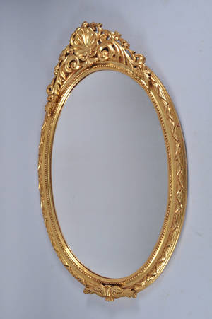 Oval förgylld spegel i rokokostil