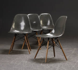 Charles Eames 1907- 1978. Sæt på fire grå skalstole 4