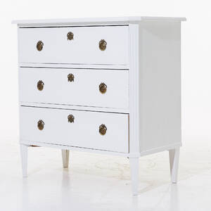 Byrå i gustaviansk stil