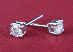 Earrings in 18k set with brilliant cut diamonds 0.44 ct 