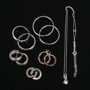 SILVERSMYCKEN Örhängen och halsband med hänge