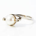 Ring 18 k vitguld pärla