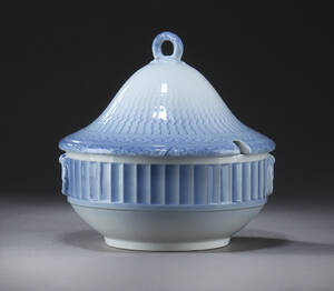 Royal Copenhagen Blå Vifte stor lågterrin, model nr. 251611501 Denne vare er sat til omsalg under nyt varenummer 4561044