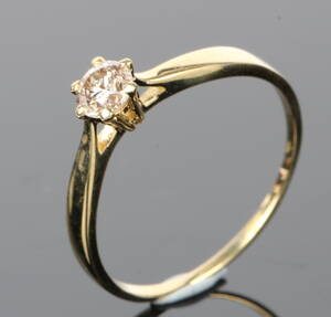 Klassisk Soliatairering, 14 kt guld. Diamant ca. 0.50 ct