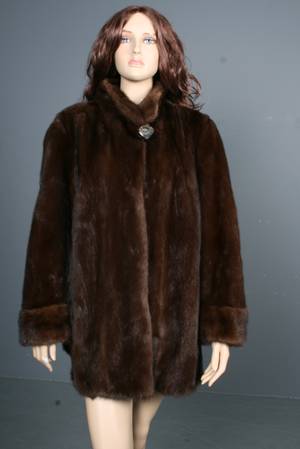 Pelsjakke i mellembrun mink, str. ca. 42-44 m. kort kinakrave