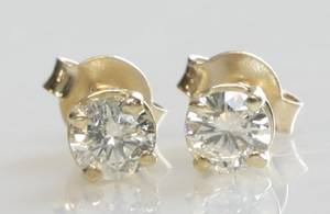 Par brillantørestikker, ca. 0.47 ct. 2