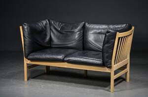 Takashi Okamura  Erik Marquardsen, tremmesofa, sort læder  bøg