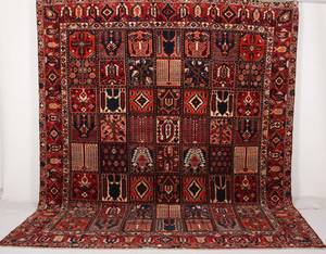 Persisk Bakhtiari tæppe, 365x315 cm.