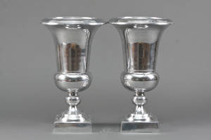Par prydvaserurner af poleret aluminium 2