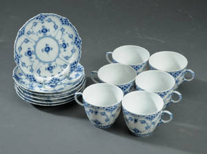 Kgl. Porcelæn. Musselmalet, helblonde, kaffekopper 12