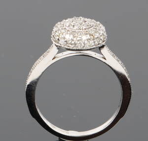 Brillantring, 14 kt hvidguld. Diamantkuppel ca. 1.00 ct.