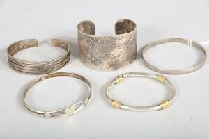 ARMRINGAR, 5 ST, SILVER, INVÄNDIG DIAM 5,7 - 6,7 CM, VIKT 125 GRAM