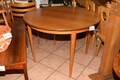 Matbord diam 105 cm, H 75 cm  5 st stolar teak
