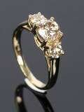 Brillantring af 14 kt guld. Tre diamanter, ca. 1.50 ct.