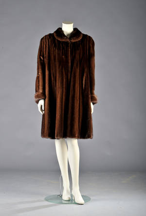 Saga Mink. Pelsfrakke, str. 4042