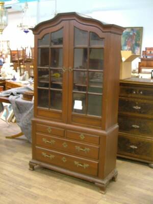 Vitrinskåp, rokokostil