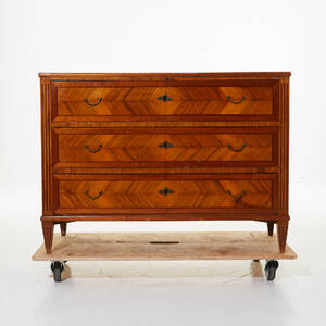 Byrå Louis XVI stil